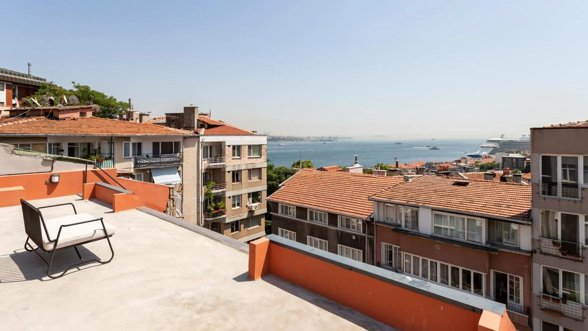 Decent Apartment With A Magnificent Terrace , View Istanbul