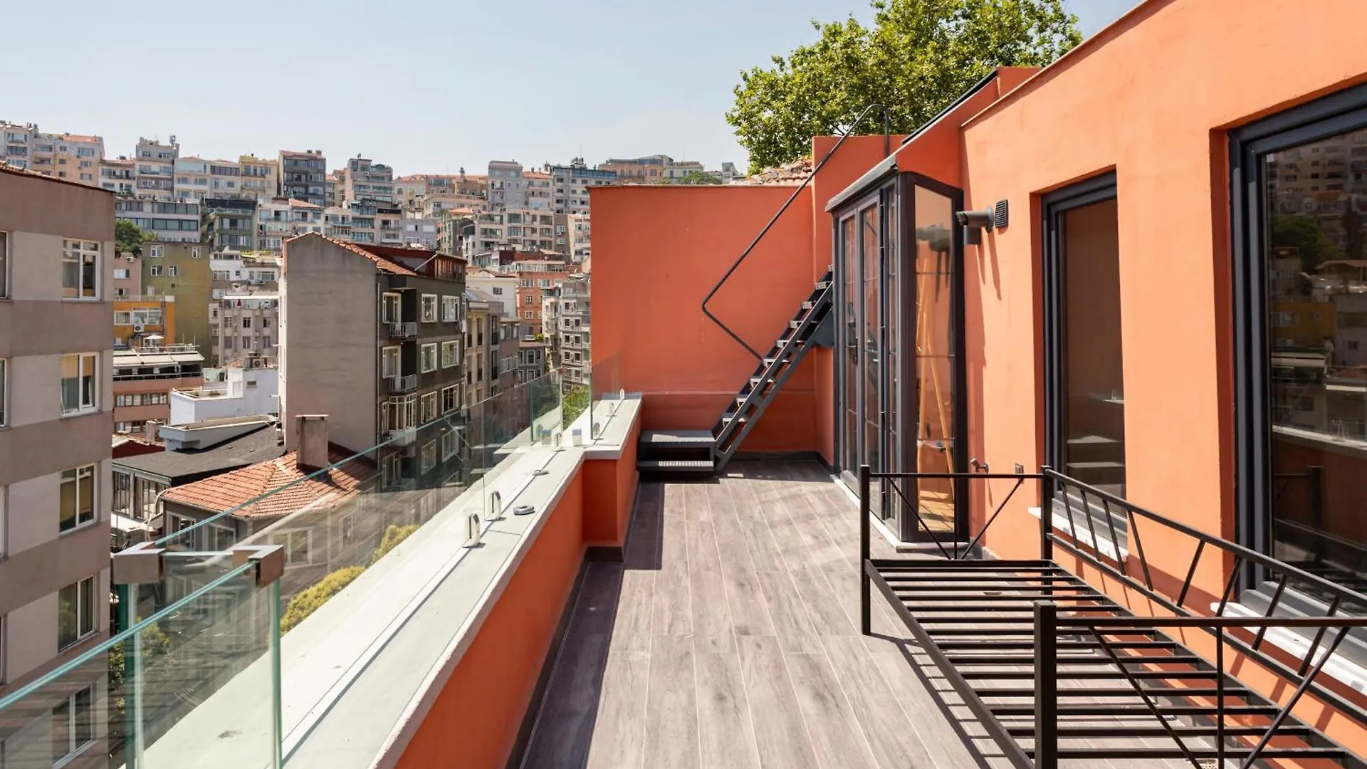 Decent Apartment With A Magnificent Terrace , View Istanbul