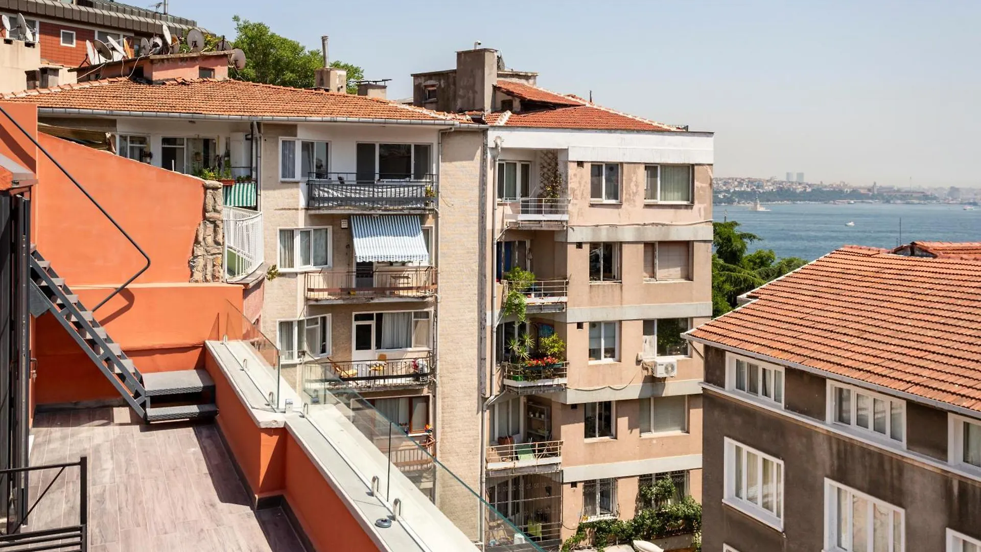 Decent Apartment With A Magnificent Terrace , View Istanbul